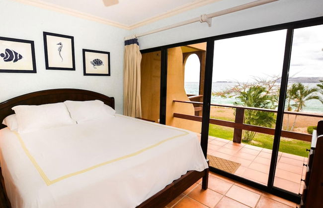 Elegant 3BR Beachfront Condo with Spacious Interior, Ocean-View Terrace & Direct Access to Playa Flamingo - Photo 6