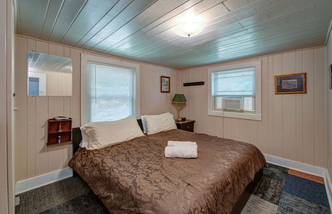 Moonshiner's Cabin Minutes From Two Wheels! - Foto 6