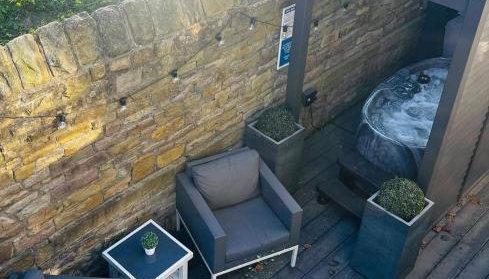 Couples Canalside Retreat with Hot Tub & Pergola - Foto 3