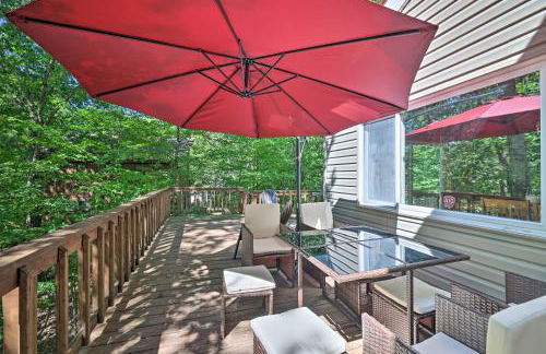 Fire Pit and Grill Lakefront Poconos Cottage! - Foto 3