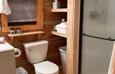 Romantic Log Cabin with Hot Tub near Cherokee National Forest, Tennessee - Foto 23