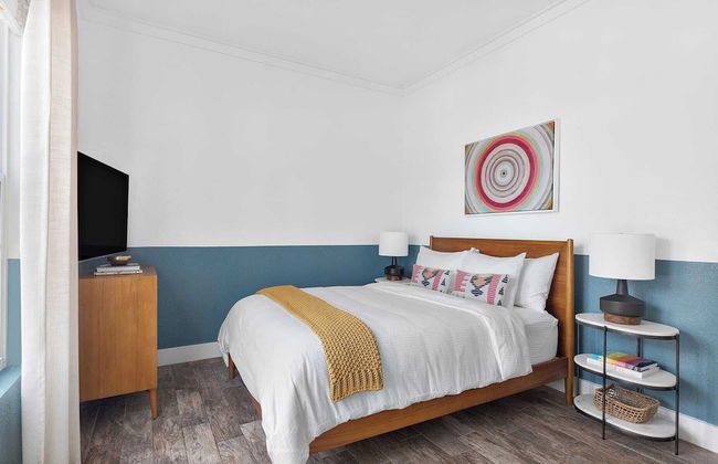 7bdr w/ Private Pool, Hot Tub, Fire Pit, Walk to Beach Tidal Wave by Avantstay - Foto 15