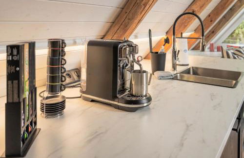 Traumhafte Ferienwohnung am Park, großer Balkon, voll ausgestattete Küche, Schreibtisch, WiFi, Smart TV, Carport, Wallbox, Fahrräder - Foto 32