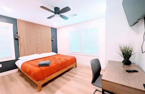 Custom Design Kitchen King Beds Laundry Large TVs - Foto 14