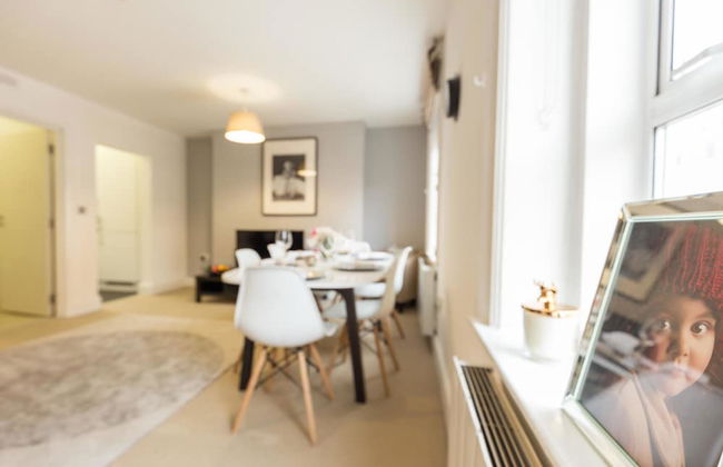 Urban Chic - Bond Street - Photo 2