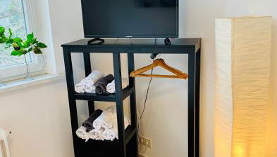 Direkte Uninähe: Ferienwohnung mit großem Doppelbett, Küchenzeile und neu renoviertem Badezimmer - Photo 4