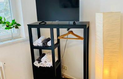 Direkte Uninähe: Ferienwohnung mit großem Doppelbett, Küchenzeile und neu renoviertem Badezimmer - Photo 4