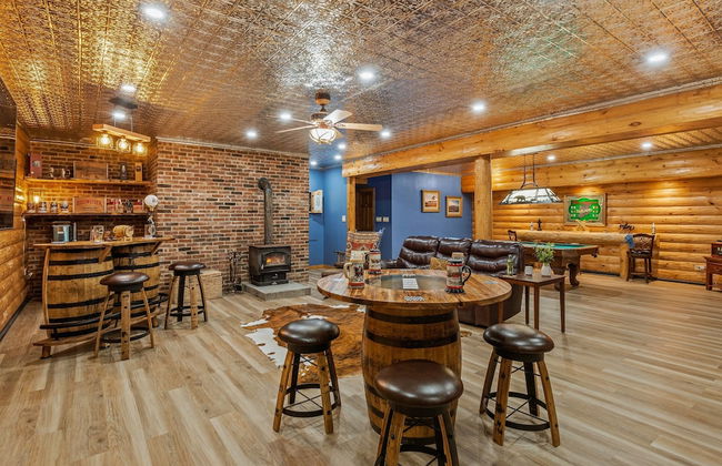 The Bigwood Cabin by Avantstay Hot Tub Firepit Pool Table Private Yard - Photo 23