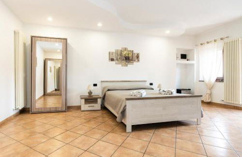 Margot Family - Photo 30