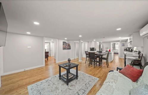 The Lambo Beach Cozy Retreat 2BR 2BA, Near UTMB & Cruise Port - Foto 13