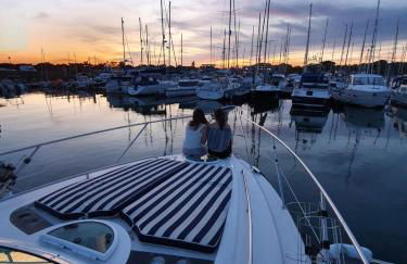 Y-Knot-Two Bedroom Luxury Motor Boat In Lymington - Foto 1
