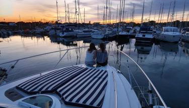 Y-Knot-Two Bedroom Luxury Motor Boat In Lymington - Foto 1