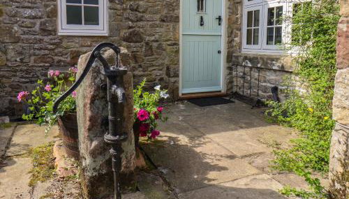 Bute Cottage - Photo 3