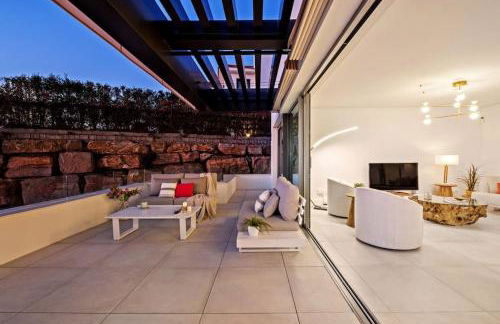 Penthouse Panorama - Photo 23