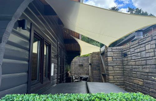 LARCHES LODGE Norwegian log cabin, wood stove & spa - Foto 11