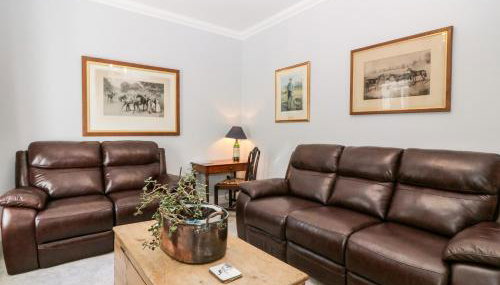 Courtyard Cottage - Photo 5