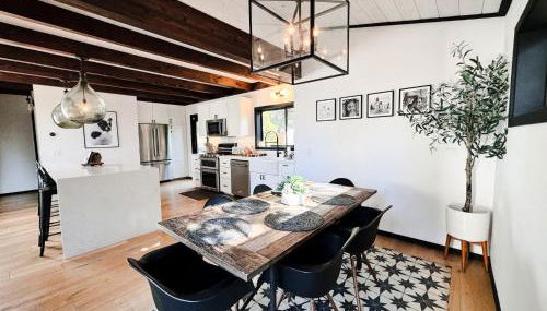 Haven at Cedar Haus Luxury 1BR Escape w Hot Tub EV Charger Gourmet Kitchen Fully Fenced Yard Dogs OK - Foto 5