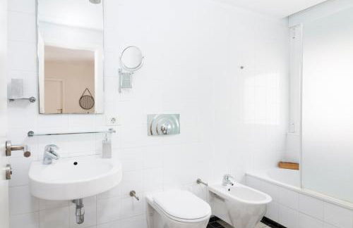 HomeForGuest Design Attic Apartment FREE Parking - Foto 26