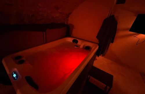 L'Alcôve Secrète Suite médiévale avec Spa - Foto 33