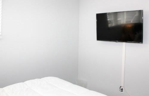 Balboa Paradise - Renovated Coastal Haven - Photo 9