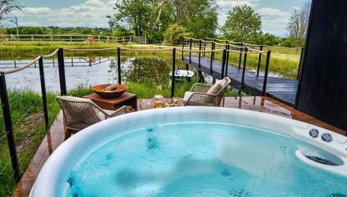 Rusty Boathouse - Photo 3