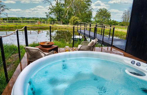 Rusty Boathouse - Photo 3