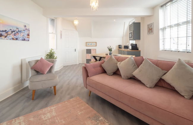 Host Stay The Crow s Nest - Photo 1