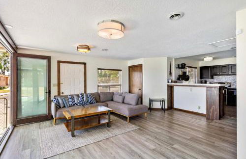 Lakefront Washington Home with Private Pool and Sauna - Foto 9