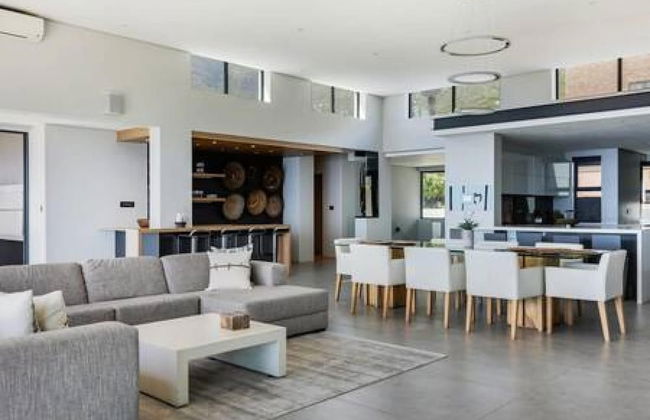 Luxurious Holiday Villa w Views Pool Jacuzzi Halo Villa - Photo 31