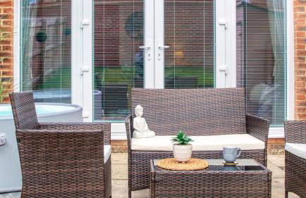 Leeds 4-bed house - hot tub, parking & games - Foto 47