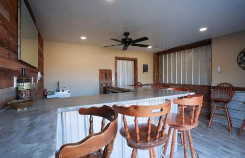 Riverfront Home (Apartment and Bar) - Foto 29