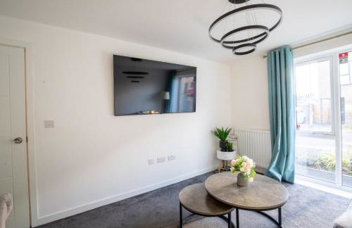 Luxury Deluxe - 4 bedrooms Villa - 6 beds - 10 Guests - Private Parking - Contractors Welcome - Trafford Stretford - Foto 25