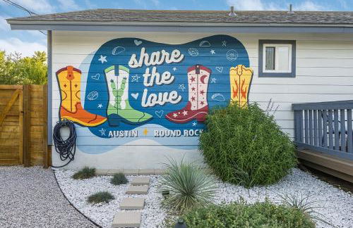 Modern 3BR Retreat with Fun Yard, Mini-Golf, Hot Tub & BBQ Dining Deck - Foto 26