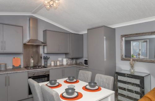 York Family Luxury Cabin with hot tub - Photo 21