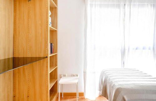 Explore Málaga from a Modern Apartment - Photo 18