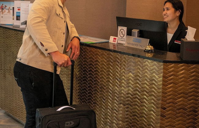 Ramada Suites By Wyndham Victoria Street West - Photo 7