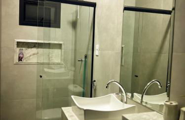 Casa Frente ao Lago com Piscina Aquecida no Melhor Condomínio - Foto 9