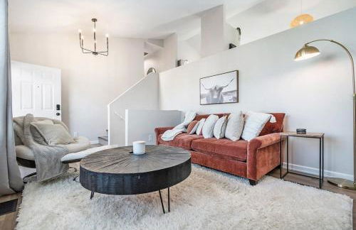 Elegant Escape-Fenced Yard BBQ & Cozy Fire Pit - Foto 9