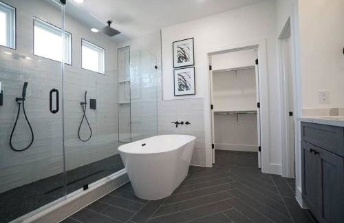 Pet Friendly Stylish 4 Bedroom home Close to All - Foto 11