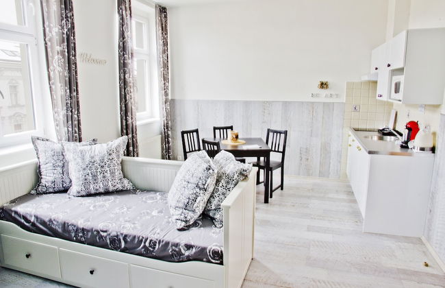 Royal Court Apartments - Photo 35