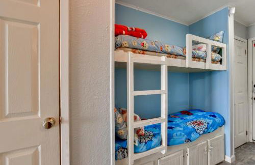 Waterfront Corpus Christi Escape with Pool Access! - Foto 11