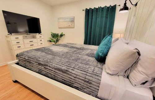 Private and large 2 bedroom house with Pool table, backyard and office near attractions - Foto 28