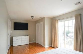 Newark Liberty Brick House - Private Bedroom 1 - Foto 1