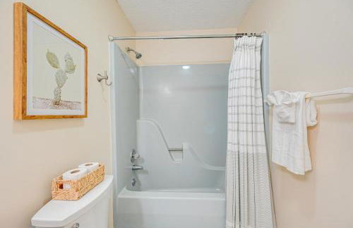 Home with Large Yard 6 Mi to Dtwn Winston-Salem! - Foto 13