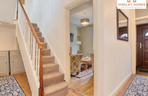 Centrally Tucked Away Private 4bed - Free parking! By Hinkley Homes Short Lets & Serviced Accommodation - Foto 33