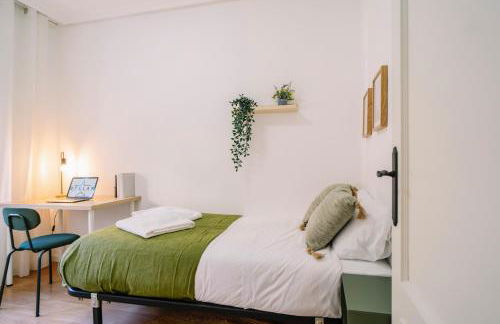 Centro, Hospital y Campus Universitario a 5 minutos - Camas de primera - Lavadora - SmartTV - Wifi 1 GB - Teletrabajo - Foto 15