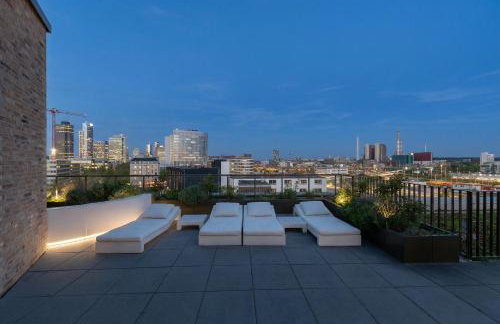 Business suite with skyline view with parking space - Foto 1