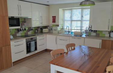2 Bed House - Sleeps 4 - Fishing - Parking - Patio - Foto 8