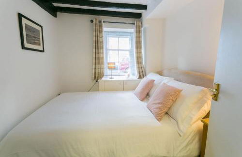 Sailors Return - Photo 16