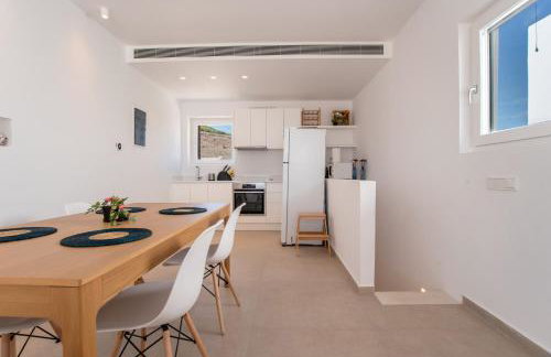 Deluxe Maisonette With Private Jacuzzi - Photo 27